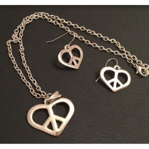 Heart Pendant Necklace with earrings NWOT